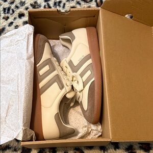 Women’s Back 70 Cloud NM MILK TAUPE  Retro Sneakers